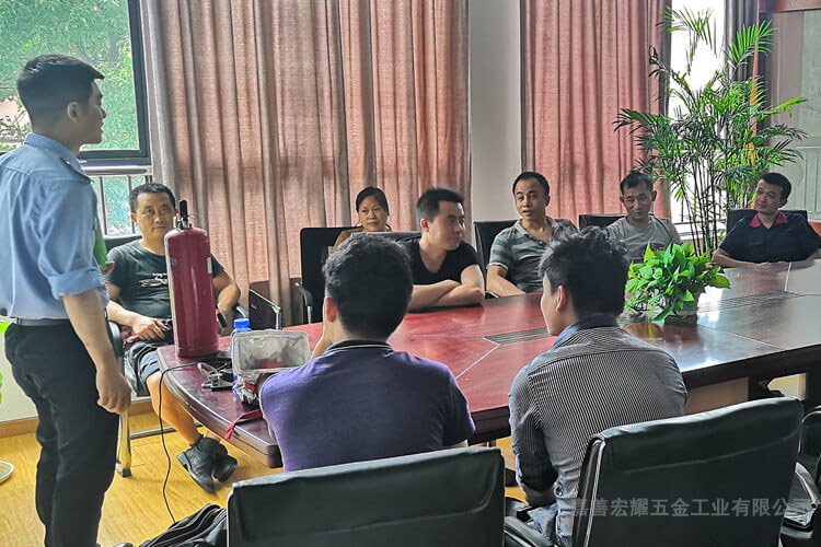 宏耀五金組織消防知識(shí)安全培訓(xùn)